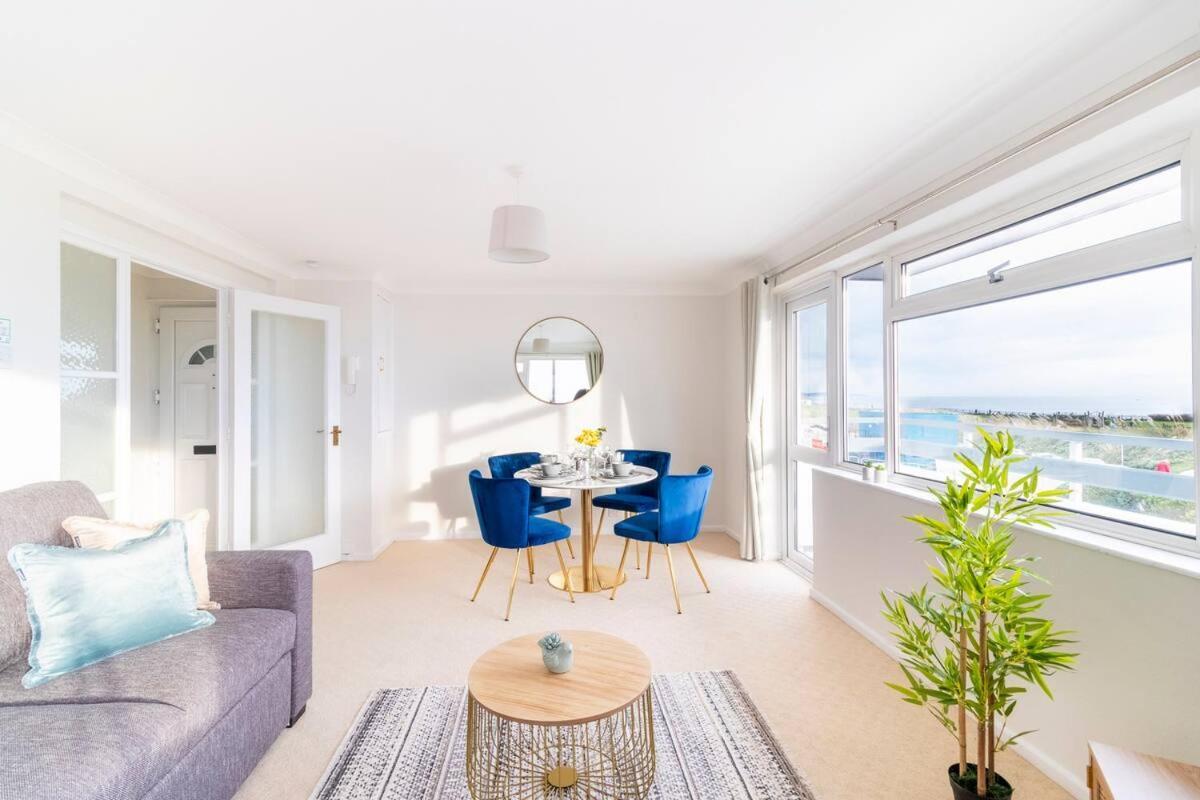 Incredible Sea View 2 Bedroom Beach Apartment ボーンマス エクステリア 写真
