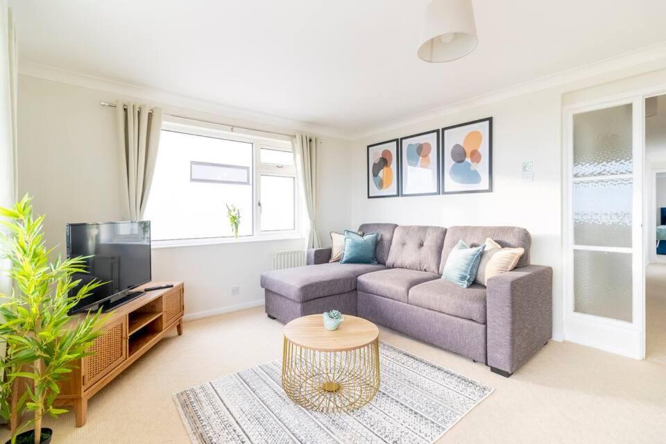 Incredible Sea View 2 Bedroom Beach Apartment ボーンマス エクステリア 写真
