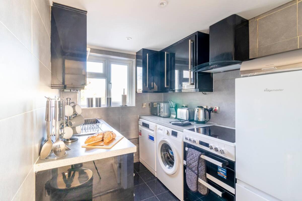 Incredible Sea View 2 Bedroom Beach Apartment ボーンマス エクステリア 写真