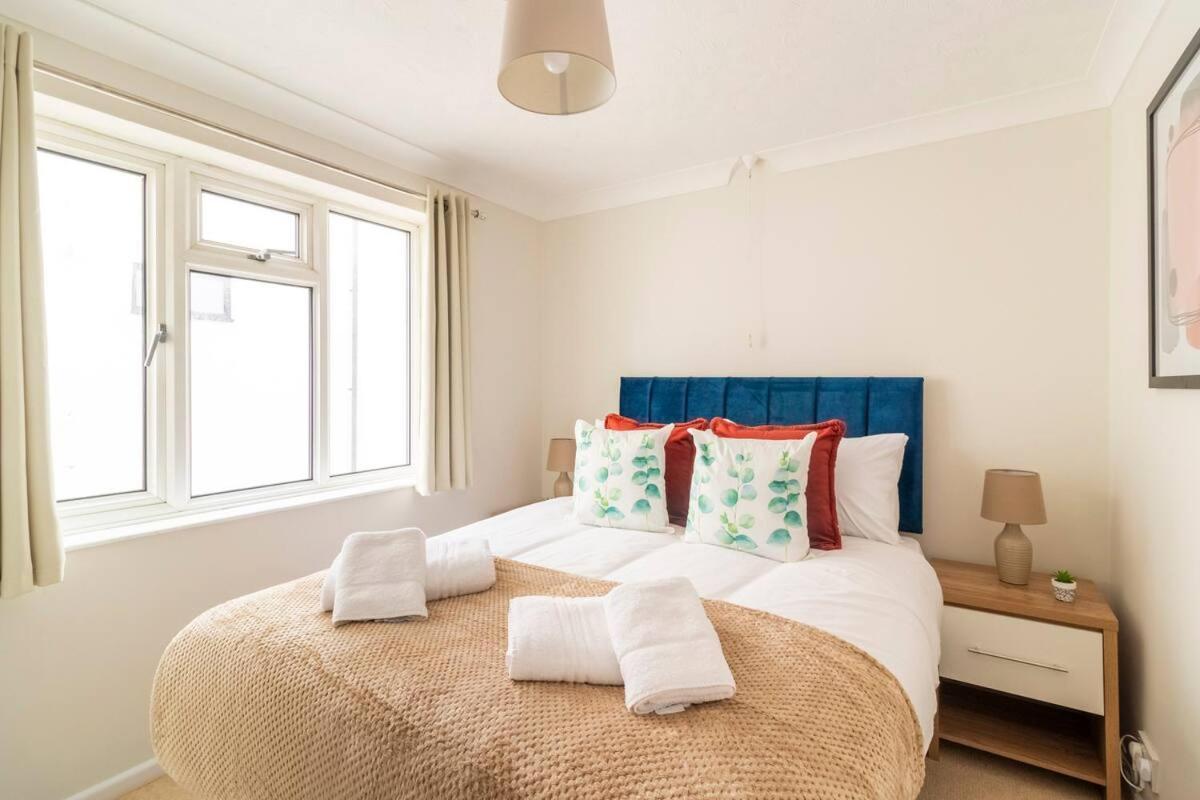 Incredible Sea View 2 Bedroom Beach Apartment ボーンマス エクステリア 写真